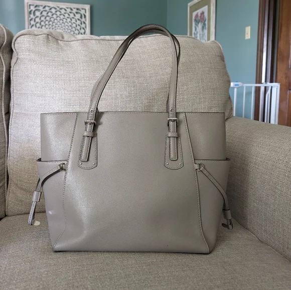 Michael kors voyager east west crossgrain leather tote hotsell